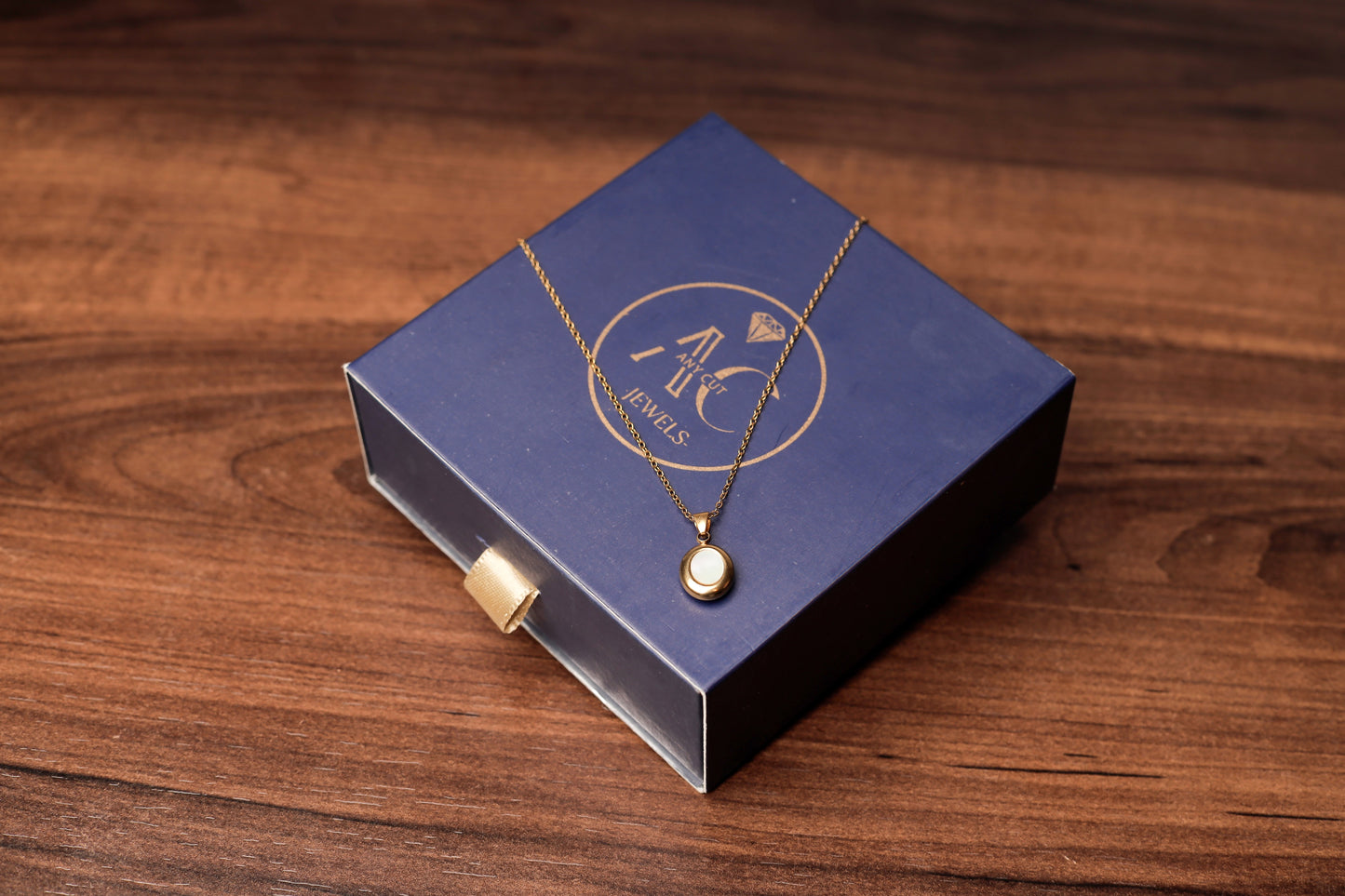 Aurelia Oval Pendant Necklace