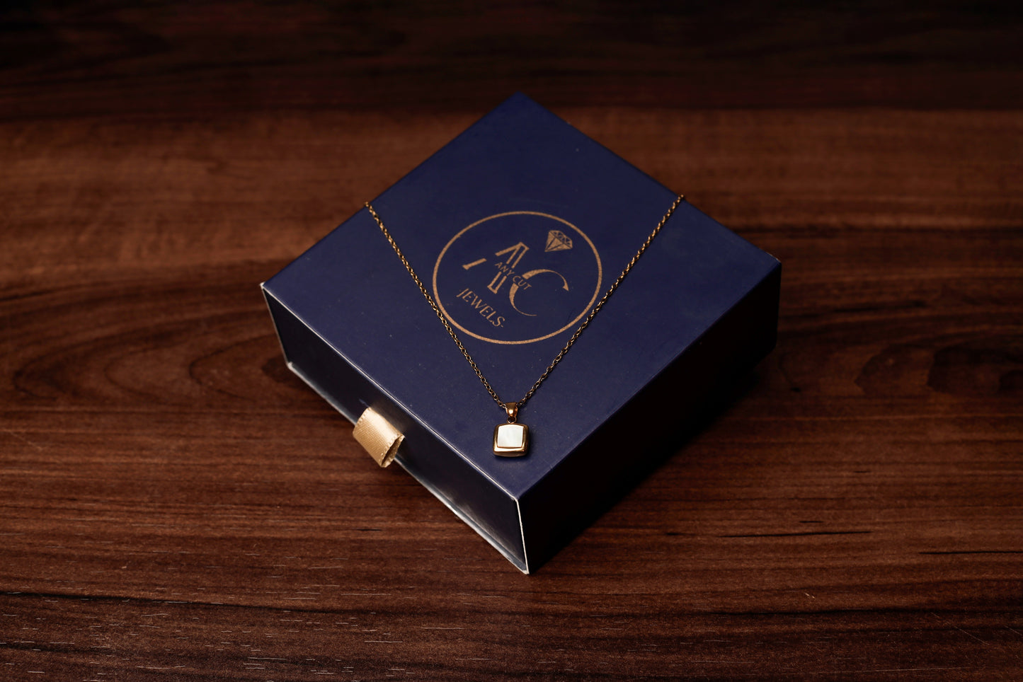 Lumière Square Pendant Necklace