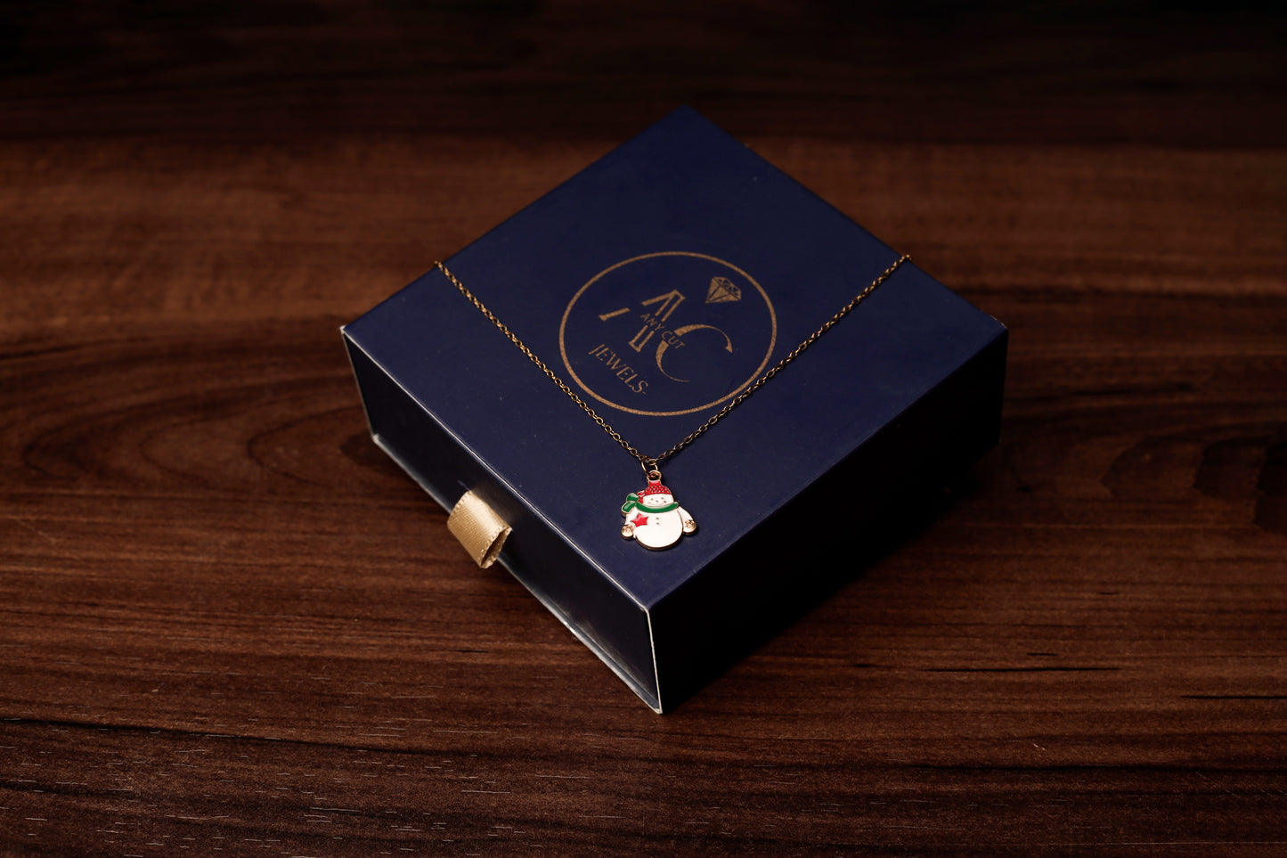 Noël Santa Charm Necklace – Festive Gold Joy