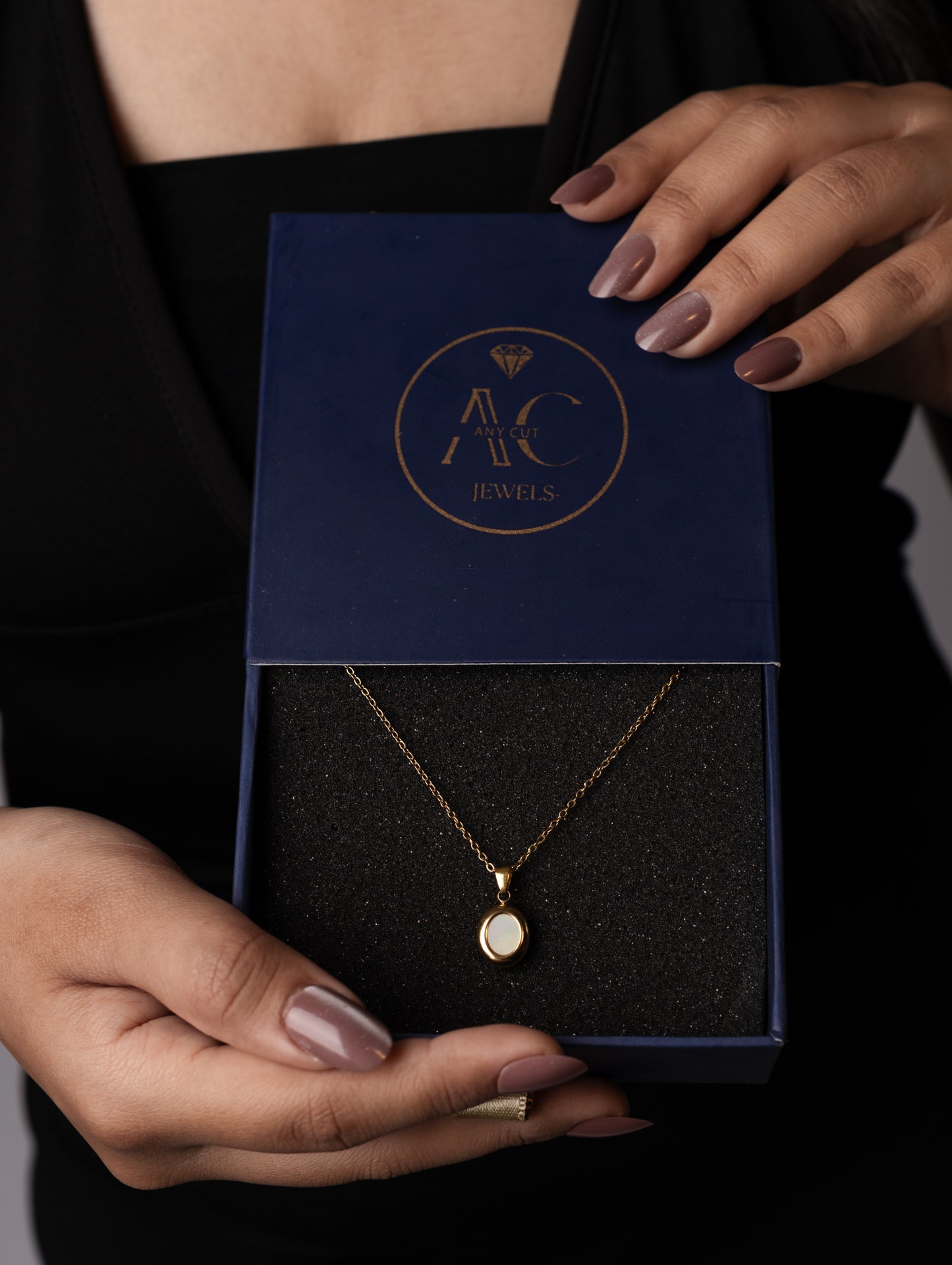 Aurelia Oval Pendant Necklace