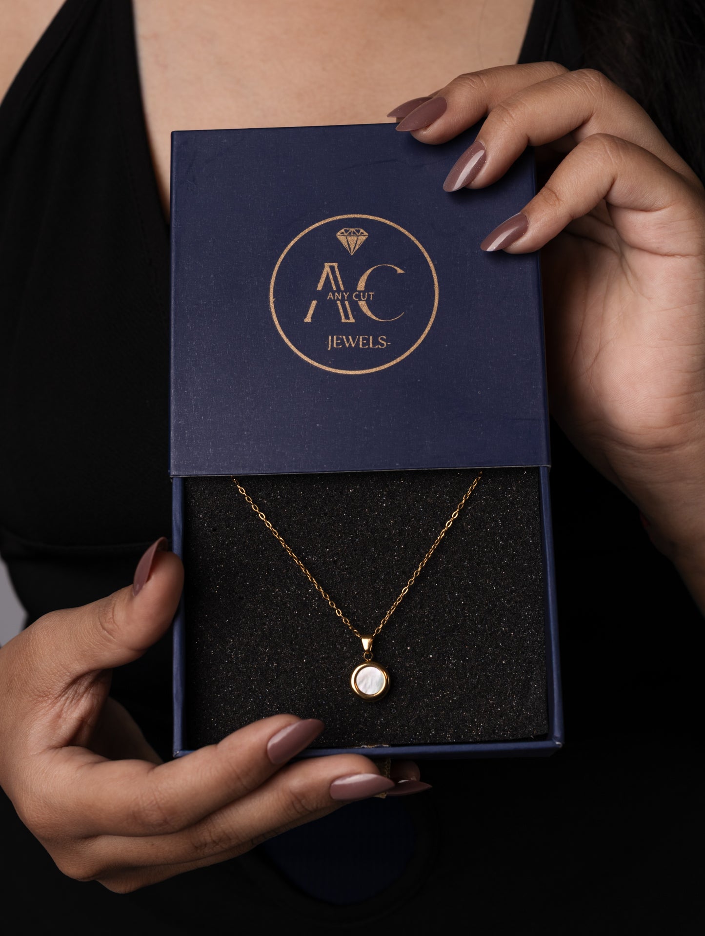 Aurevia Disc Pendant