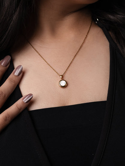 Aurevia Disc Pendant