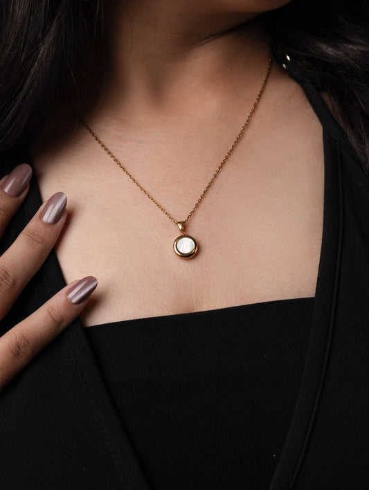 Aurevia Disc Pendant