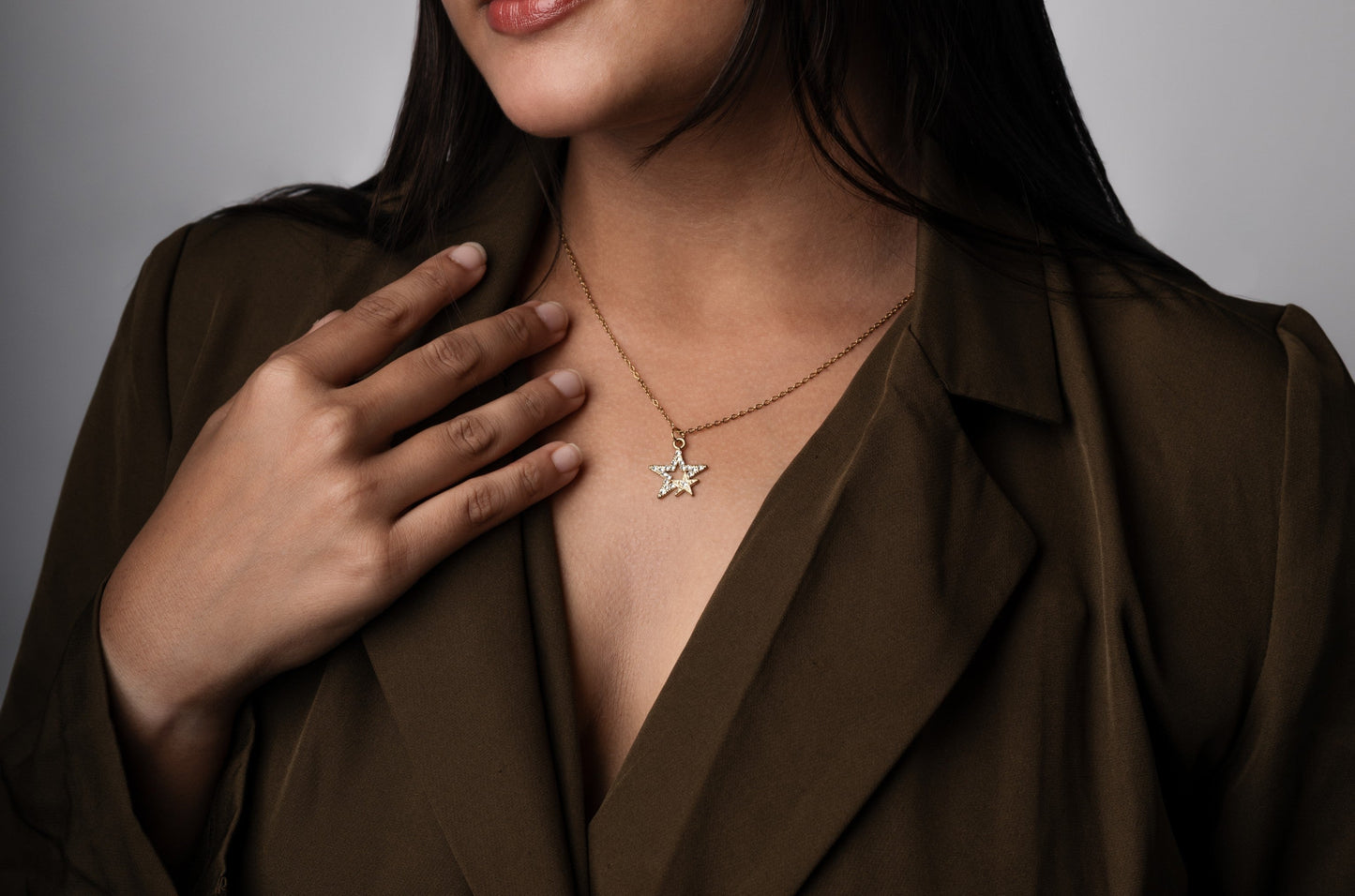 Astra Lumière Star Pendant Necklace – Golden Celestial Glow