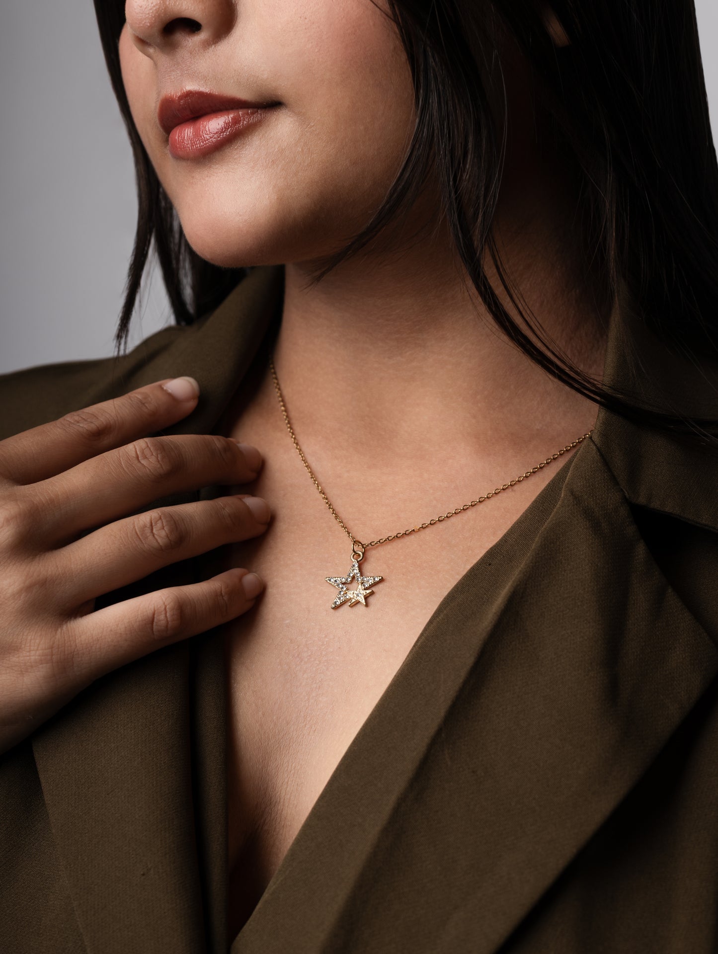 Astra Lumière Star Pendant Necklace – Golden Celestial Glow